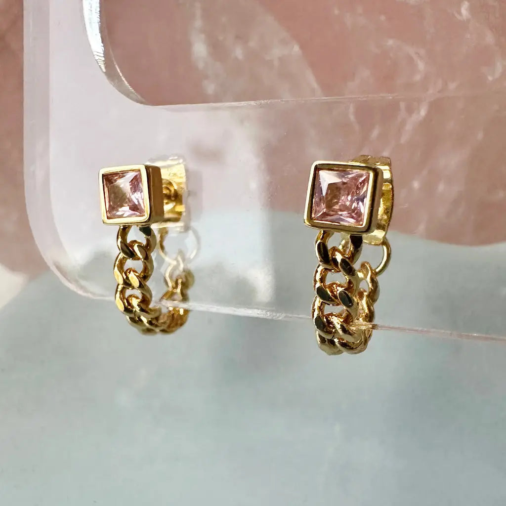 pinky and the chain wrap huggies