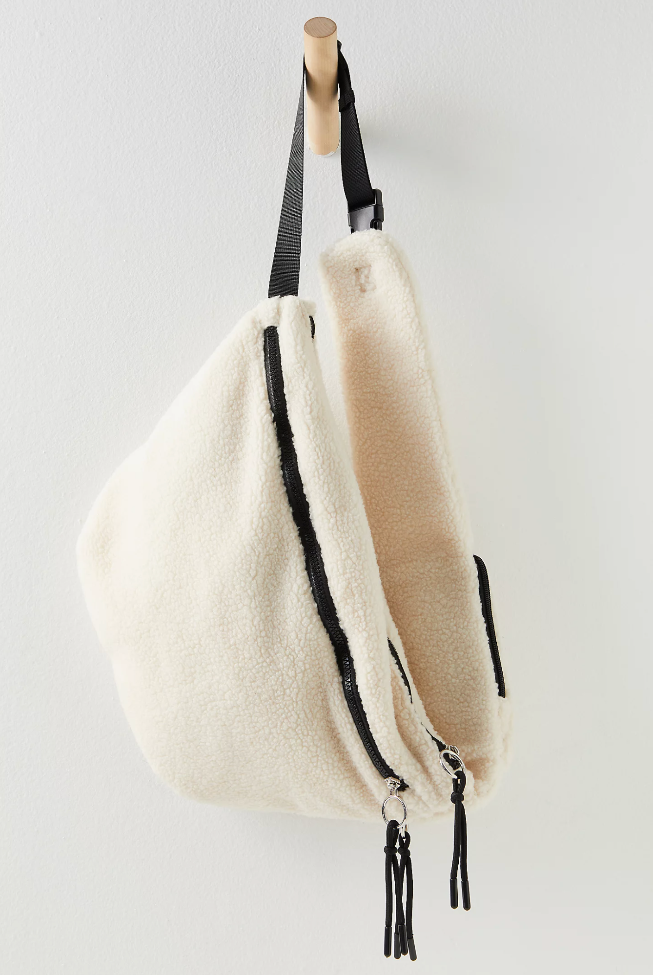 fp overachiever sherpa sling bag