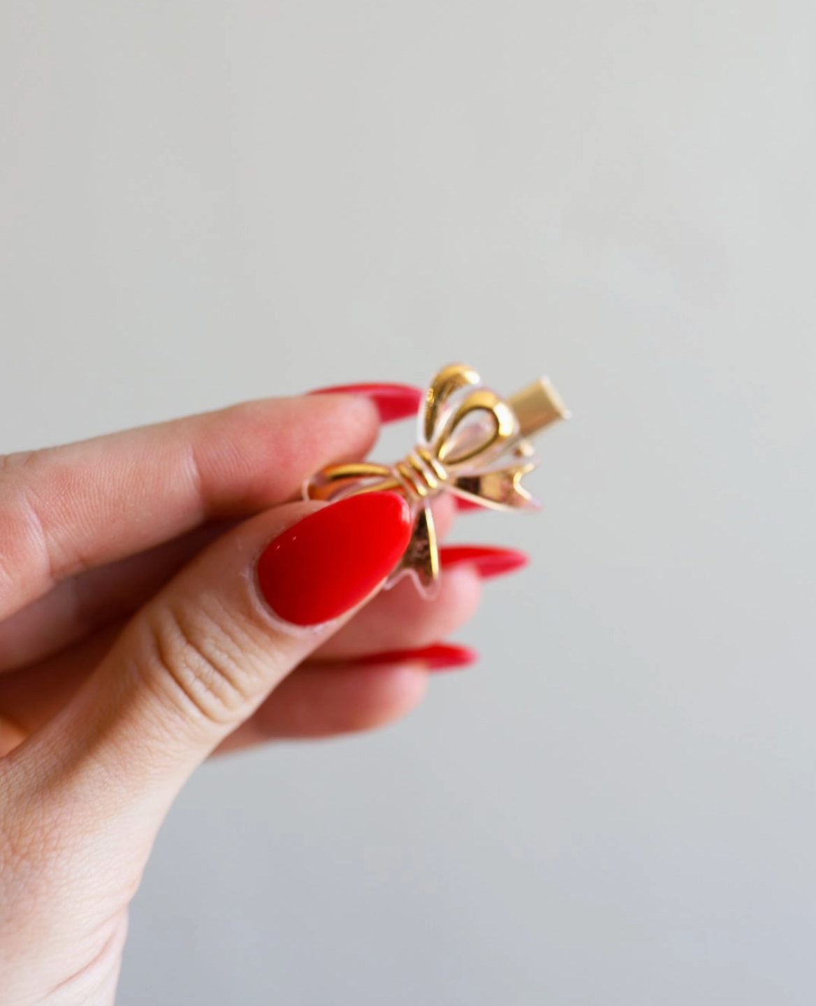 kaxi pretty little thing gold bow clips