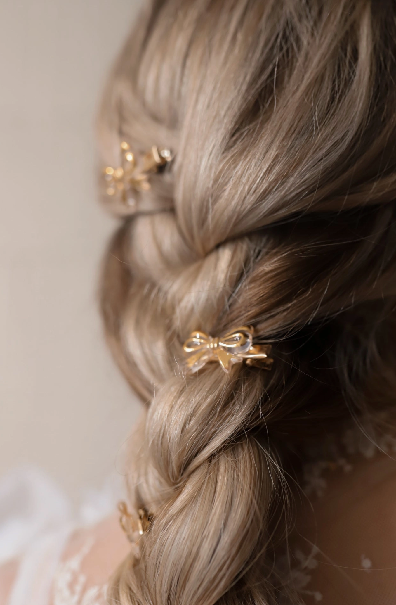 kaxi pretty little thing gold bow clips